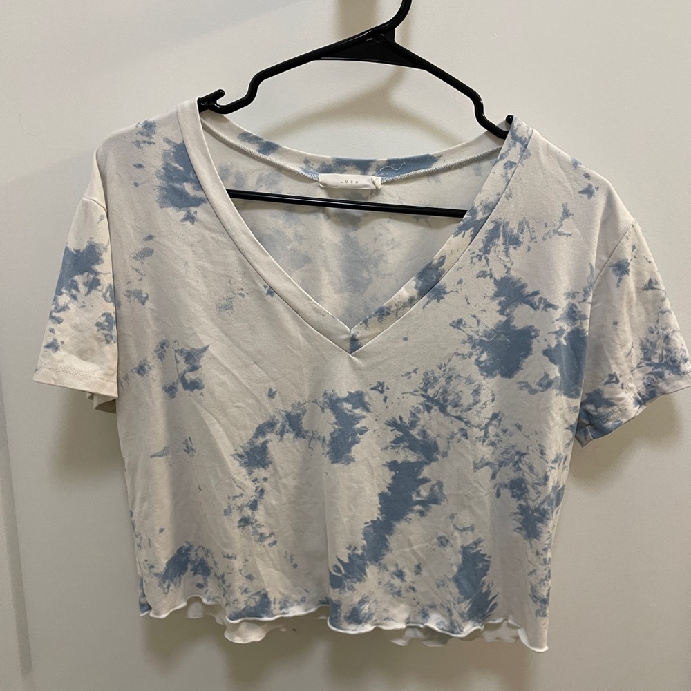 Tie dye blue and white crop top tee